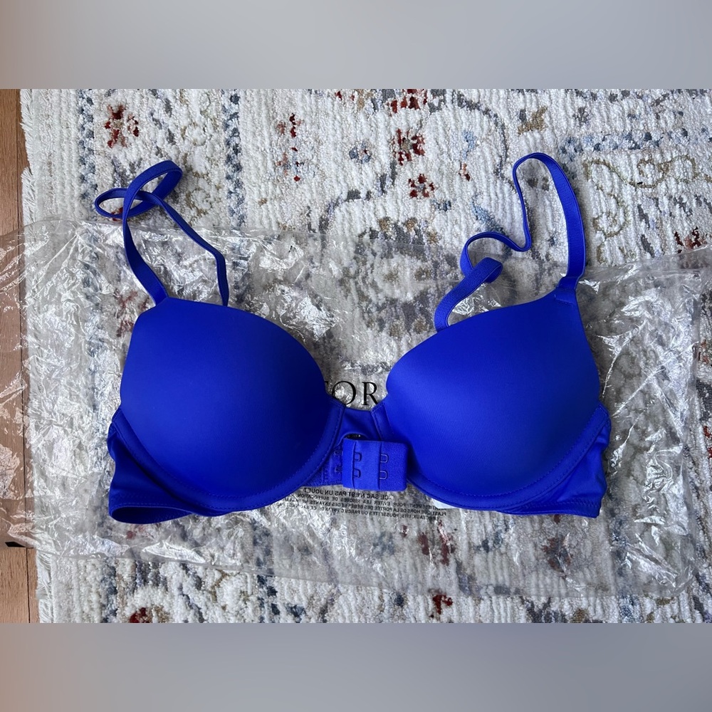 New PINK by Victoria’s Secret royal blue Wear Everywhere T-Shirt Bra 34AA